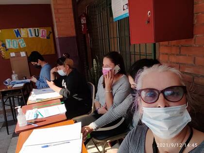 Ximena fiscalizando durante las PASO por Juntos por el Cambio en San Martín