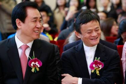 Xu Jiayin junto a Jack Ma, fundador de Alibaba. Ma sufrió un duro golpe a sus finanzas y las aspiraciones que tenía con su Grupo Hormiga.