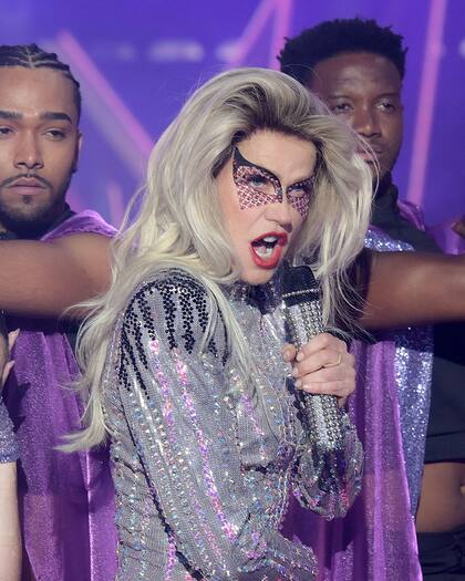 Xuxa hizo una interpretación de "Born This Way" de Lady Gaga (Foto: Instagram @xuxameneghel)