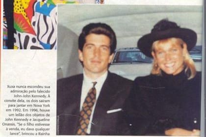 Xuxa y John-John Kennedy dentro de la limo de la rubia. Marlene Mattos, representante de Xuxa, dio la foto a la prensa, gesto que indignó al hijo de JFK.