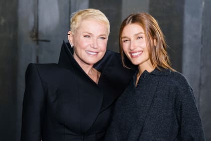 Xuxa y Sasha Meneghel en el desfile de Mondepars que se realizó ayer en San Pablo. La hija de la conductora presentó una colección inspirada en su abuela Alda