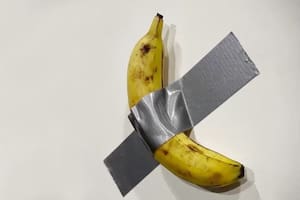 De “banana de la discordia” a pieza de museo: la obra de Cattelan, al Guggenheim