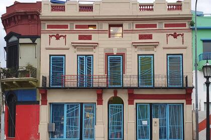 Alojada en un edificio diseñado por Clorindo Testa, Fundación Andreani conserva la fachada del antiguo conventillo que fue también astillero, restaurante, casa particular y sede del estudio del pintor Rómulo Macciò