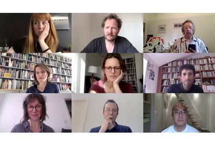 David Lamelas, arriba a la derecha, participa de la recreación de Time por Zoom