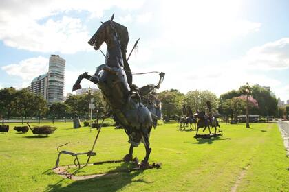 Obras de Regazzoni exhibidas en el Paseo de las Esculturas, en 2014