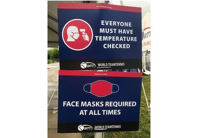 Control de temperatura y tapabocas, algunas normas para el público que presencia la liga mixta profesional de tenis en Virginia.