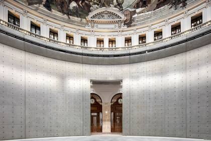 Interior de la Bolsa de Comercio, museo que debería haber abierto sus puertas en 2020 y cuya inauguración fue demorada por la pandemia