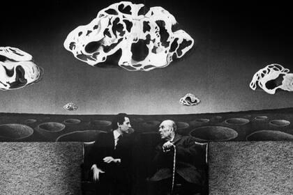 Aldo Sessa con Jorge Luis Borges y una de sus pinturas en 1976