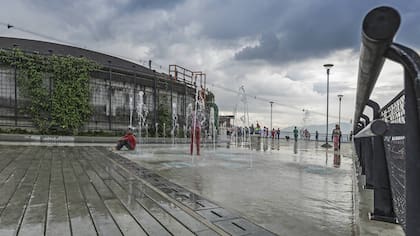 Se comparte y hace uso del aire libre en parques comunitarios, asfaltados