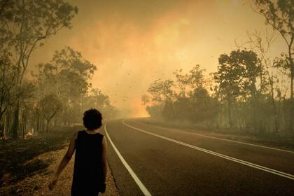 Still de un video del Karrabing Film Collective, grupo indígena australiano, que ilustra la presentación del proyecto Back to Earth en el sitio de las Serpentine Galleries de Londres