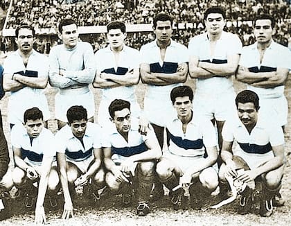 Olimpia de Paraguay, el subcampeón de 1960. Iba a enfrentarse a Universitario de Perú, pero este se negó a participar porque consideró que la Copa no era rentable económicamente. En semifinales el equipo paraguayo superó a Millonarios de Colombia.