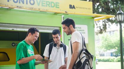 Canjear puntos por beneficios y descuentos para los que reciclan se destaca del conjunto de ideas