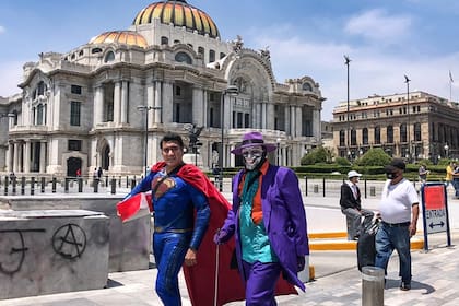 El Palacio de Bellas Artes sobre la Av. Juarez.