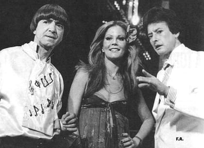 Y llegó el cine y la TV: Carlitos Balá y Palito Ortega escoltan a Graciela Alfano