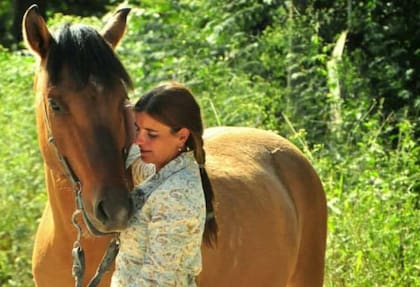 "Y, si pudiera volver atrás, le diría a esa joven madre de 22 años: Lo que parecía una mochila, hoy son alas. Tranquila. Todo va a estar bien. La vida con caballos siempre es mejor"