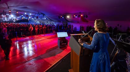 "Y tal como hacemos en los viajes por carretera, al acercarme al final de mi misión en Argentina, quiero tomar un momento para reflexionar sobre lo que hemos logrado juntos y lo que esto significa para el futuro de nuestra relación. Me enorgullece que supimos aprovechar este momento único de alineación entre el presidente Trump y el presidente Milei para avanzar nuestras prioridades compartidas"