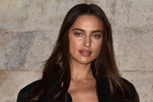 El topless de Irina Shayk en medio de las vacaciones con su ex, Bradley Cooper