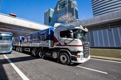 Ya circulan los primeros camiones por el Paseo del Bajo