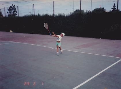 Ya de pequeño pegando su revés