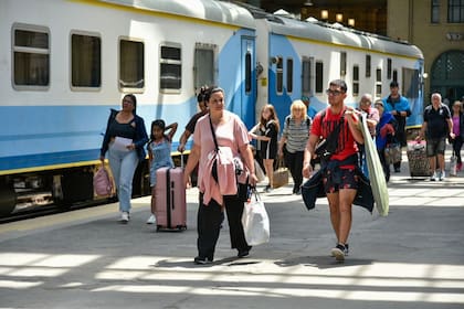 Ya es posible comprar los pasajes de los trenes de larga distancia para la temporada de verano 2025