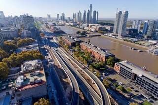 Paseo del Bajo: los autos ya circulan mucho más rápido sin los camiones