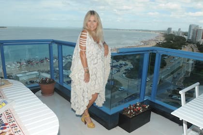 “Ya hace tres meses que mi marido no está y todavía sigo esperando que se abra la puerta y aparezca él”, confiesa.