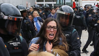 Ya hay más de 500 heridos por los incidentes durante la votación