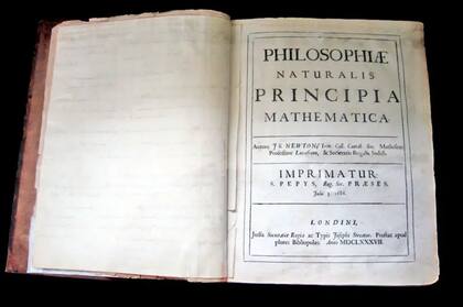 "Ya que me estoy ocupando de este tema", le escribió Newton a Halley, "me gustaría llegar al fondo del asunto antes de publicar mis artículos". Al hacerlo, creó Principia