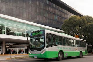 Ya funciona el nuevo recorrido del 114 y ahora llega a Aeroparque