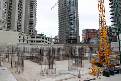 Ya se construyeron los cimientos y las cocheras del edificio