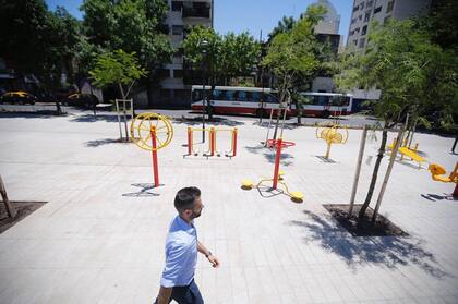 La plaza tiene un gran área de juegos