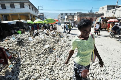 Ya se removieron 11 millones de metros cúbicos de escombros, pero las calles siguen llenas