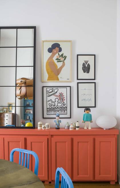 "Ya somos expertos en virutear, ¡ja!. No solo diseñamos lo nuevo, sino que lijamos y damos color a lo que vamos adquiriendo".