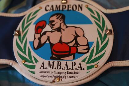 Ya tiene algunos trofeos exhibidos en su cuarto y aspira con tener más.