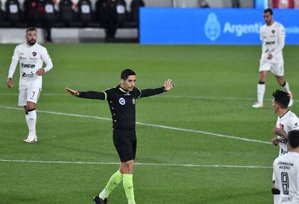 Yael Falcón Pérez dirigió en seis oportunidades a Independiente y a Racing; para el árbitro, de 34 años, será su primer clásico de Avellaneda