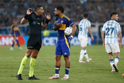 Yael Falcón Pérez y Milton Giménez, en el último Racing vs. Boca, en Avellaneda