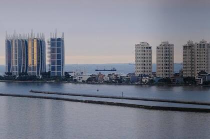 La asociación de constructores dice que continuará vendiendo residencias sobre la costa de Yakarta Norte