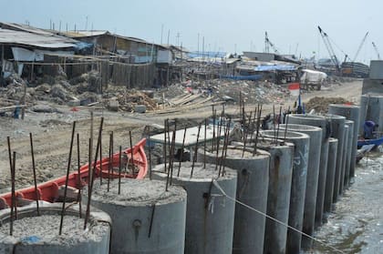 La construcción del espolón va en camino.