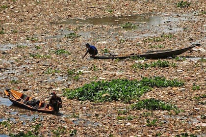 Fuentes alternativas de agua, como las del río Citarum, están extremadamente contaminadas