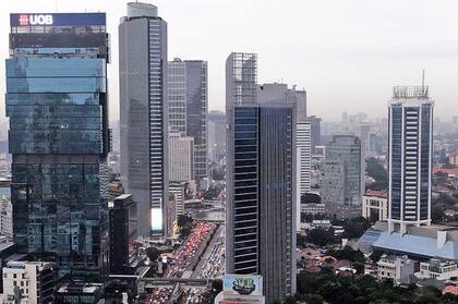 Una inspección de edificios en Jalan Thamrin, en el centro de Yakarta, encontró a muchos con sus propias bombas que extraían agua sin autorización