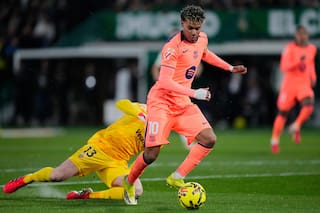 Yamal brilla de nuevo para el Barcelona en la victoria ante Elche en La Liga