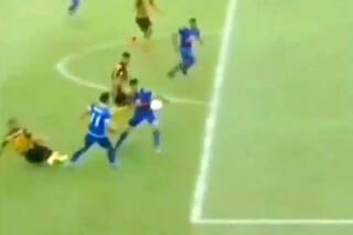 El grosero penal cobrado en contra de Tigre por una mano fuera del área y el blooper de su arquero