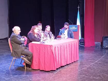 Yamil Santoro encabezó el bloque de legisladores