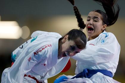 Yamila Benítez, en acción contra Yamina Lahyanssa, de Canadá; la argentina se quedó con el bronce