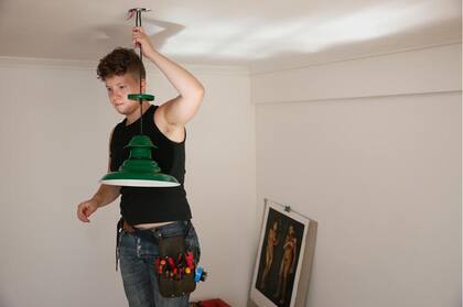 Yami Naza está dentro del 1,9% de mujeres que realizan tareas de electricidad