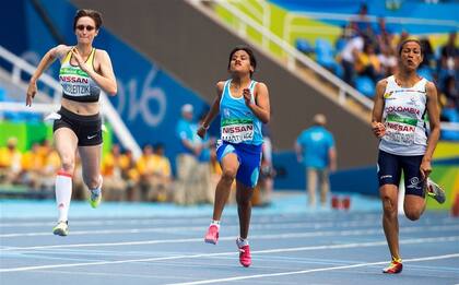 Yanina Martínez, feliz por el logro y la revancha en Río 2016; en los Juegos de Londres 2012 había sido tercera, pero la habían descalificado por cruzarse de carril