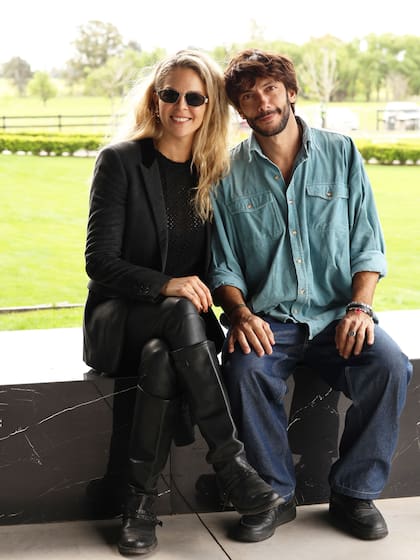 Yanina Screpante convirtió la invitación en una salida romántica junto a su pareja, Federico Rozas