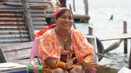Yanisela regresa a la isla siempre que la barriada deja de tener agua.