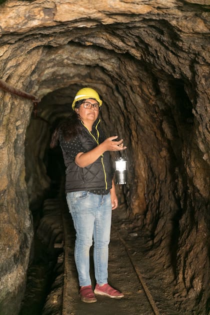 Yaqui Yampa lista para conducir a los turistas por el interior de la mina.