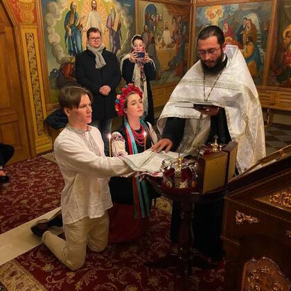 Yarina, de 21 años, y Sviatoslav, de 24, se casaron el viernes pasado en la Iglesia de San Miguel, en Kiev